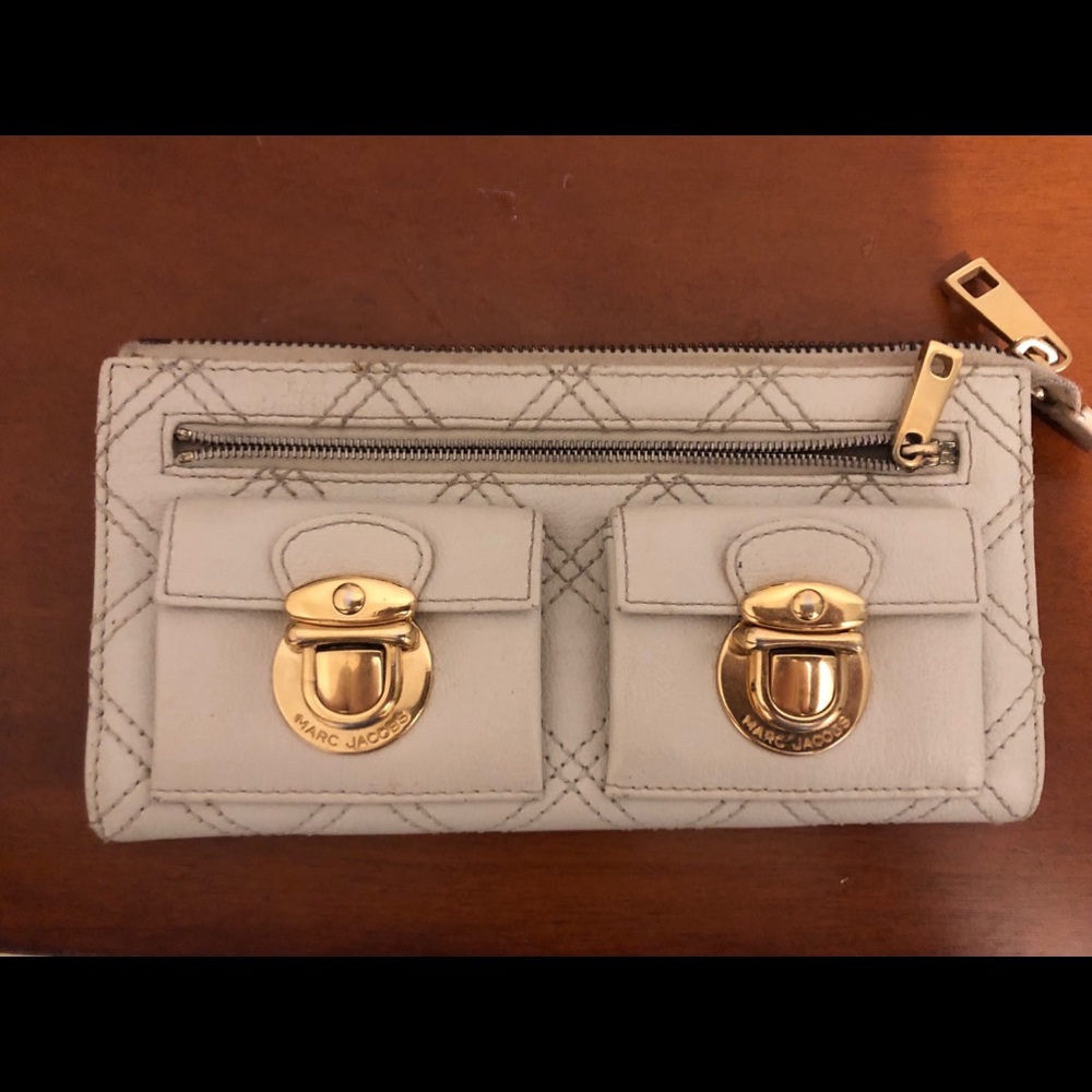 Marc Jacobs Leather Wallet in bone color
